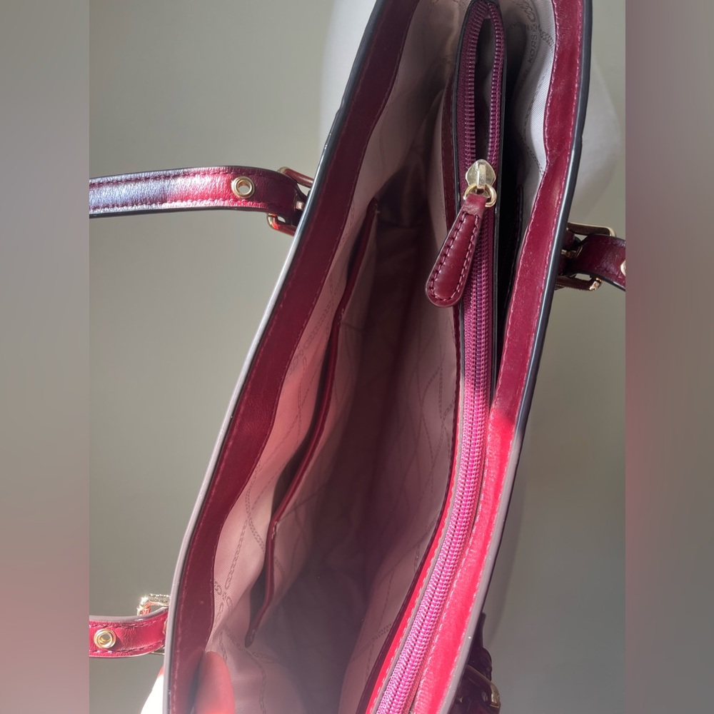 New 💖 Michael Kors Dark Berry Tote 🩷 - Picture 7 of 10